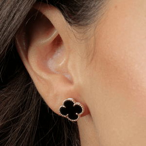 Brinco Dourado de Trevo Preto